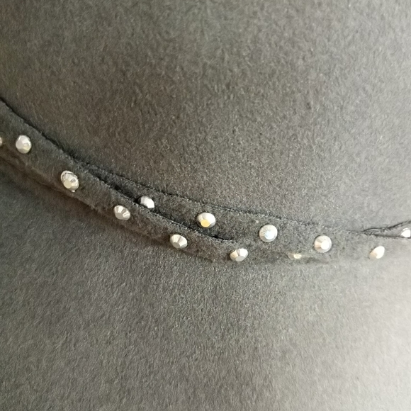 🆕Gray Bowler style hat 🤠 7 inch high 11 inches wide🤠 decoration with silver - Picture 4 of 12